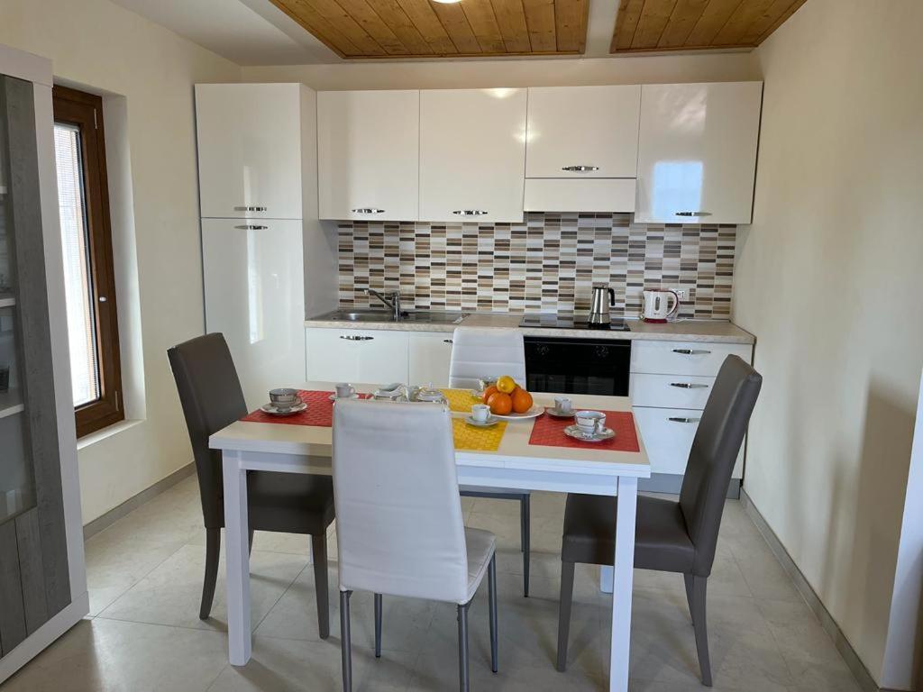 Perla Top Floor Apartment Сирмионе Экстерьер фото