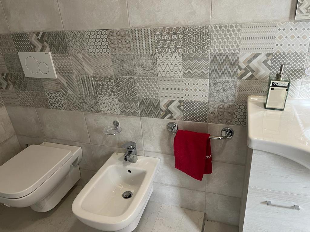 Perla Top Floor Apartment Сирмионе Экстерьер фото